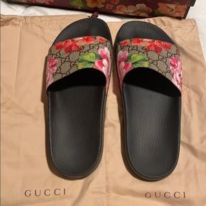 Gucci G.G Supreme Slides